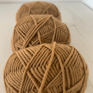 Open image in slideshow, 100% Soft Merino wool, spun in Italy. Chlorine free and 100% Certified Organic (GOTS).  Works to a heavy Double Knit or average Aran weight.
